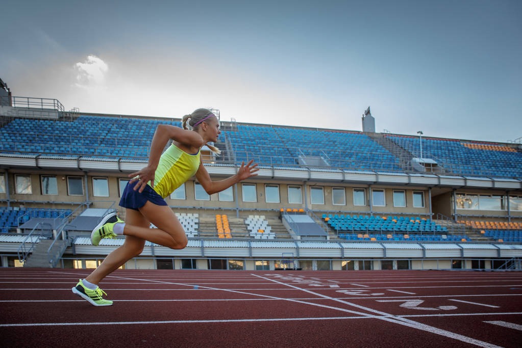 ​这确实是一套基于现代篮球概念上几乎无死角的阵容!(当然前提是来福利可以健康的回归).